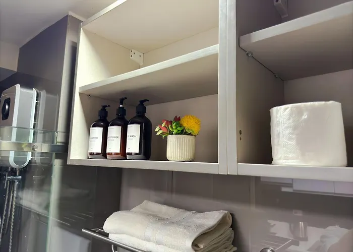1br Makati, Air Residences M005 Apartment *