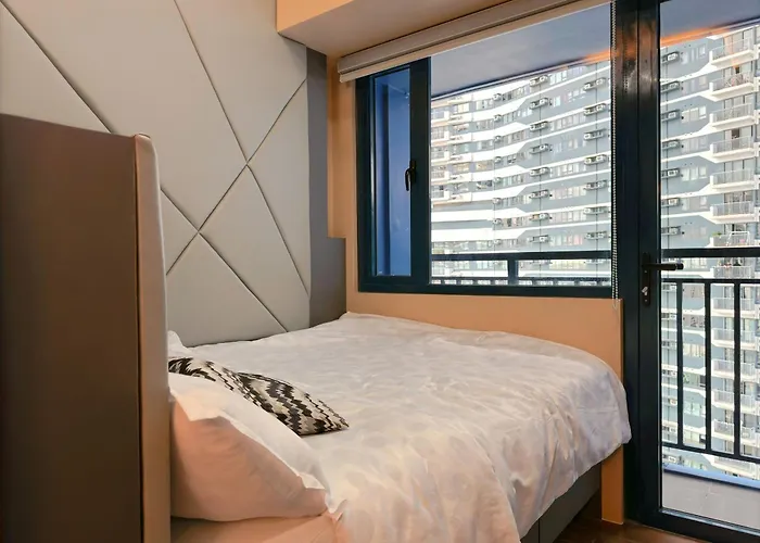 Apartment 1br Makati, Air Residences M005 *